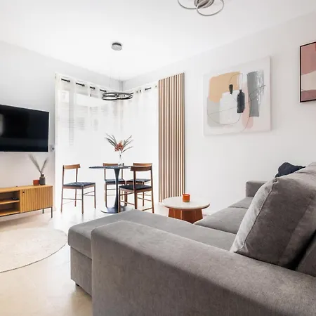 B72 Apartment